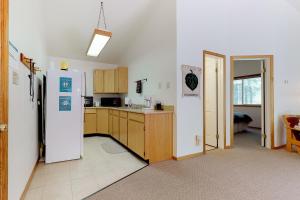 A kitchen or kitchenette at The Cabins at Filoha Meadows