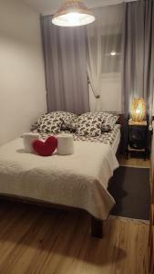 Posteľ alebo postele v izbe v ubytovaní Retrospekcja - Apartament w centrum