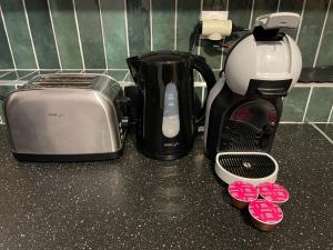 a counter with a coffee maker and a toaster at 014 CHIC & COSY GRAND APPART DUPLEX 76m2 WIFI SMART TV NETFLIX ET VUE PANORAMIQUE in Saint-Étienne