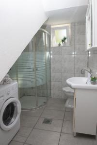 Kúpeľňa v ubytovaní Holiday house with a parking space Podstrana, Split - 6044 + 18 fotografií