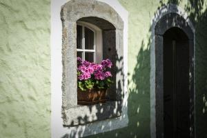 Hotel & Restaurant Ragginger Attersee外面的花园