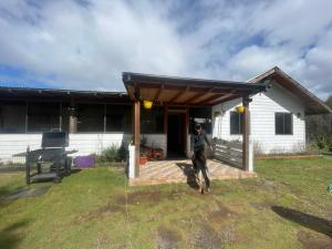 Markierung über einer Veranda eines Hauses in der Unterkunft Casa Cudico bajo- Lican ray in Villarrica