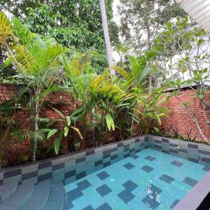 Billede fra billedgalleriet på Kutum's Wooden House - Private Pool, Breakfast & Cafe i Huma