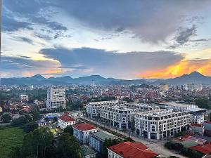 a city with buildings and a sunset in the background at Happy Homestay 3 in Lạng Sơn
