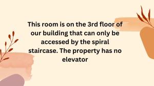 une citation de l'étage de notre bâtiment, accessible uniquement par dans l'établissement Michel'inn Coron, à Coron