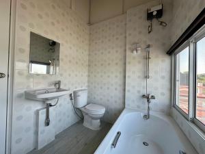 Koupelna v ubytování The Nack Resort & Pool Villa บางบัวทอง