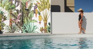 בריכת השחייה שנמצאת ב-Essence Peregian Beach Resort - Marram 3 Bedroom Luxury Home או באזור