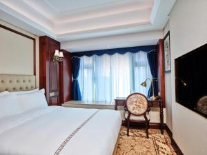 Letto o letti in una camera di Guangming CIMC Executive Hotel Shenzhen