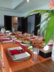En restaurang eller annat matställe på Terrace Villa - Pelabuhan Ratu