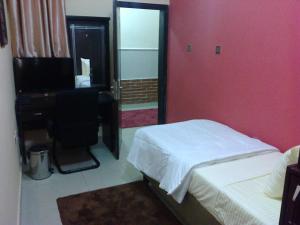 Un pat sau paturi într-o cameră la Conference Hotel and Suites Sagamu