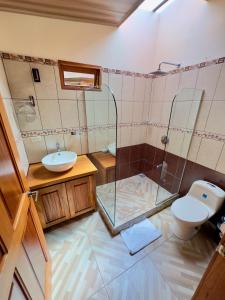 a bathroom with a shower and a sink and a toilet at Cabina monteverde Soan de Montaña in Monteverde Costa Rica +90 photos