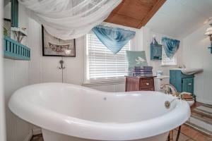 Billede fra billedgalleriet på The Yellow Cottage in the Woods i Skyforest + 15 billeder