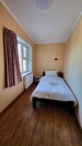 Kharkhorin hostel客房内的一张或多张床位