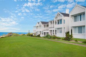 a row of apartment buildings with a green lawn at Quarterdeck 4 - Lennox Head in Lennox Head