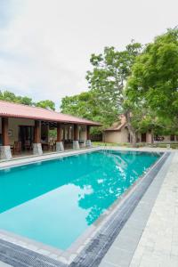 Bazén v ubytování Yala Chalets by Lalan Leisure nebo v jeho okolí