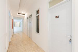 Foto dalla galleria di RedDoorz @ Kemang Dalam a Giacarta