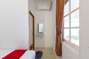 Foto dalla galleria di RedDoorz @ Kemang Dalam a Giacarta