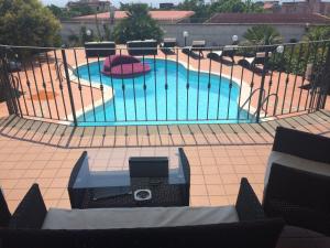 Bazén v ubytování B&B Villa Nunzia nebo v jeho okolí