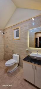 Bilik mandi di Green Chromide's Homestays