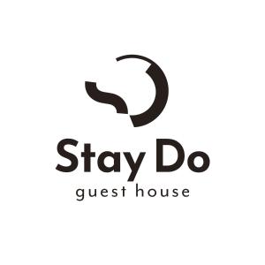 a sign that says stay do guest house with a q and a speech bubble at Stay Do in Oshima