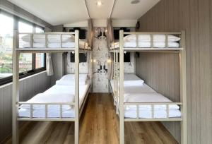 Postel nebo postele na pokoji v ubytování 綺樂文旅 康定館 Le Room Hotel Kangding