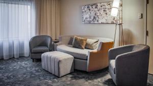 Posezení v ubytování Courtyard by Marriott Norman