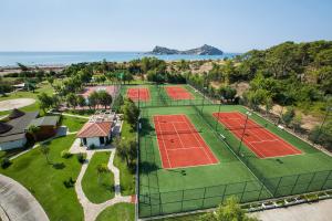 Tenis a/nebo squash v ubytování TUI BLUE Sarigerme Park nebo okolí