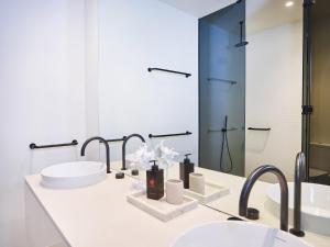 a bathroom with two sinks and a large mirror at Palm Beach Lux Villa in Gold Coast