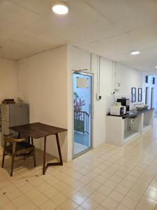 Kuchyň nebo kuchyňský kout v ubytování SS HOSTEL PENANG
