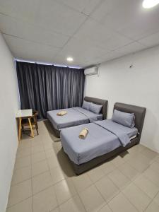 a room with two beds and a table in it at SS HOSTEL PENANG in George Town