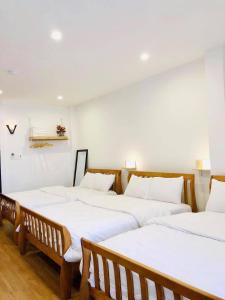 Ένα ή περισσότερα κρεβάτια σε δωμάτιο στο Nha Cua Tao Homestay Quy Nhon - Venuestay +14 φωτογραφίες