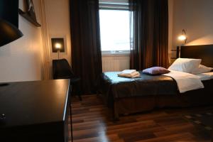 Postel nebo postele na pokoji v ubytování Hotell Lyktan + 27 fotografií