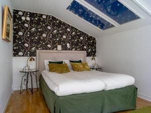 Postel nebo postele na pokoji v ubytování Trosa Stadshotell & Spa