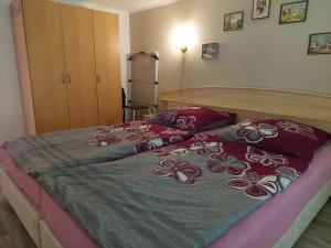 a bedroom with a large bed with red pillows on it at NEU! FeWo unter Reet am Wald auf Rügen in Lohme