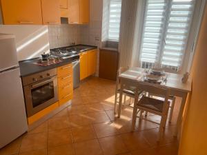 Kuchyň nebo kuchyňský kout v ubytování Montegrappa