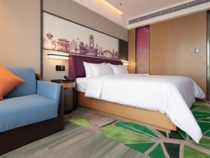 Postel nebo postele na pokoji v ubytování Hampton by Hilton Chengdu Xibo City