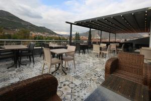 a restaurant with tables and chairs on a roof at Hisarhan Otel in Amasya