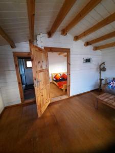 En eller flere senger på et rom på Chalets Chomoni