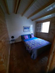 En eller flere senger på et rom på Chalets Chomoni