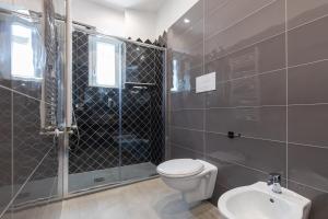 a bathroom with a toilet and a shower and a sink at Baia Flegrea Meublè in Bacoli