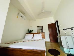 Postel nebo postele na pokoji v ubytování DINU HOLIDAY INN