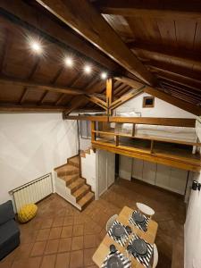 a room with a bunk bed and a table at Lo Chalet di Ponte Milvio - Auditorium - Foro Italico - Stadio Olimpico in Rome