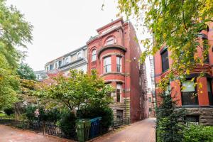 a red brick building on a city street at Logan Circle 1br w wd nr park dining WDC-755 in Washington, D.C.