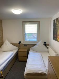Ένα ή περισσότερα κρεβάτια σε δωμάτιο στο Penzion Logla
