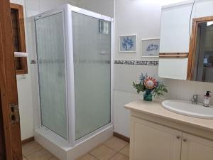 Et badeværelse på Helderberg Cottage