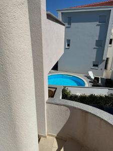 Bazén v ubytování Apartmani Samec nebo v jeho okolí