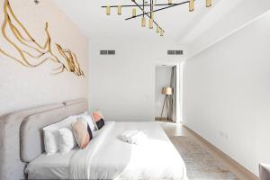 Postel nebo postele na pokoji v ubytování Elegant 2BR APT Dubai Marina