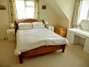 A bed or beds in a room at 14 Links Way
