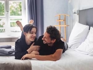 a man and a woman laying on a bed at Résidence thermale La Chaldette in Brion