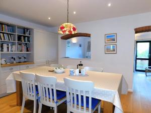 a kitchen and dining room with a table and chairs at 23 Chapel Street in Northrepps